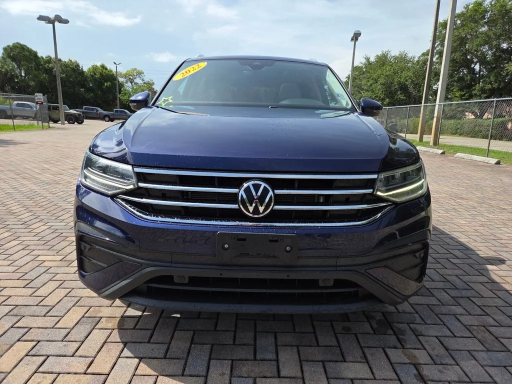Used 2022 Silver Volkswagen 2.0T SE image 2
