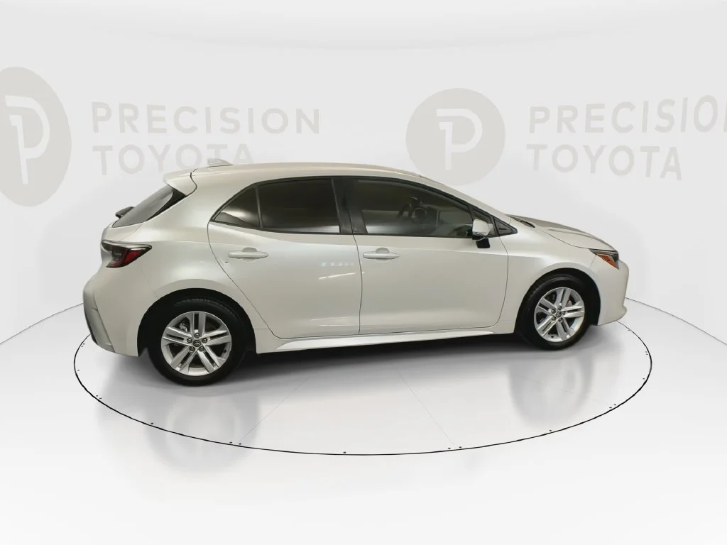Used 2021 Wind Chill Pearl Toyota SE image 23