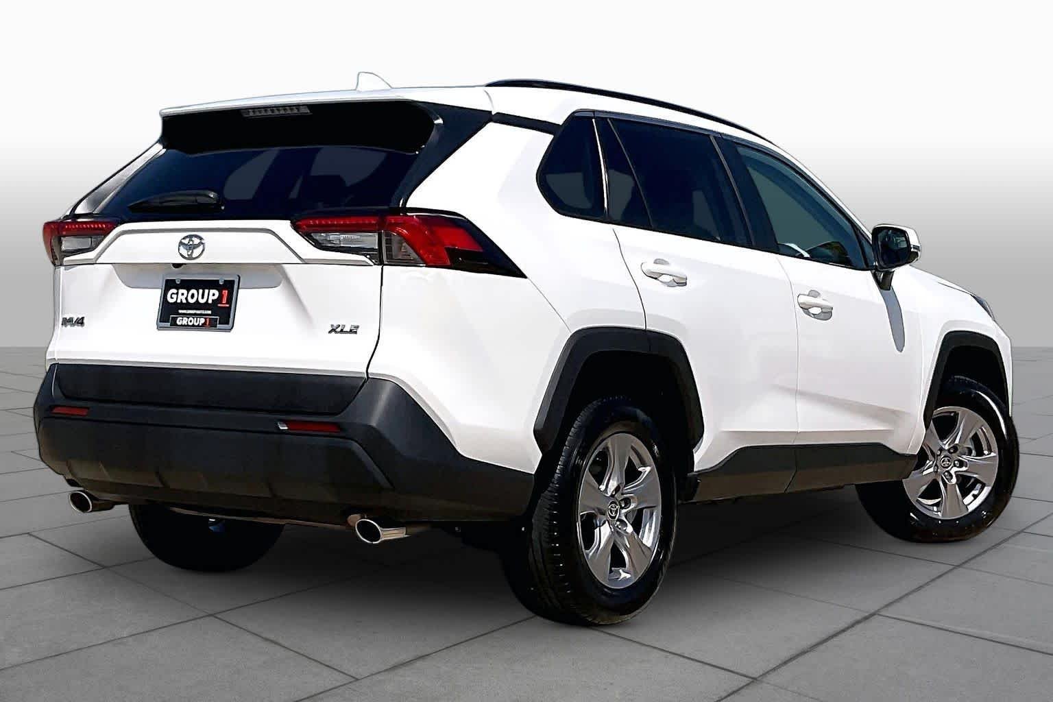 Used 2025 Ice Cap Toyota XLE image 13