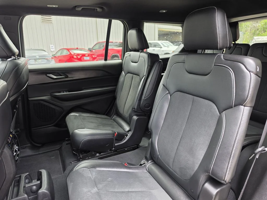 Used 2025 Diamond Black Jeep Altitude X image 17