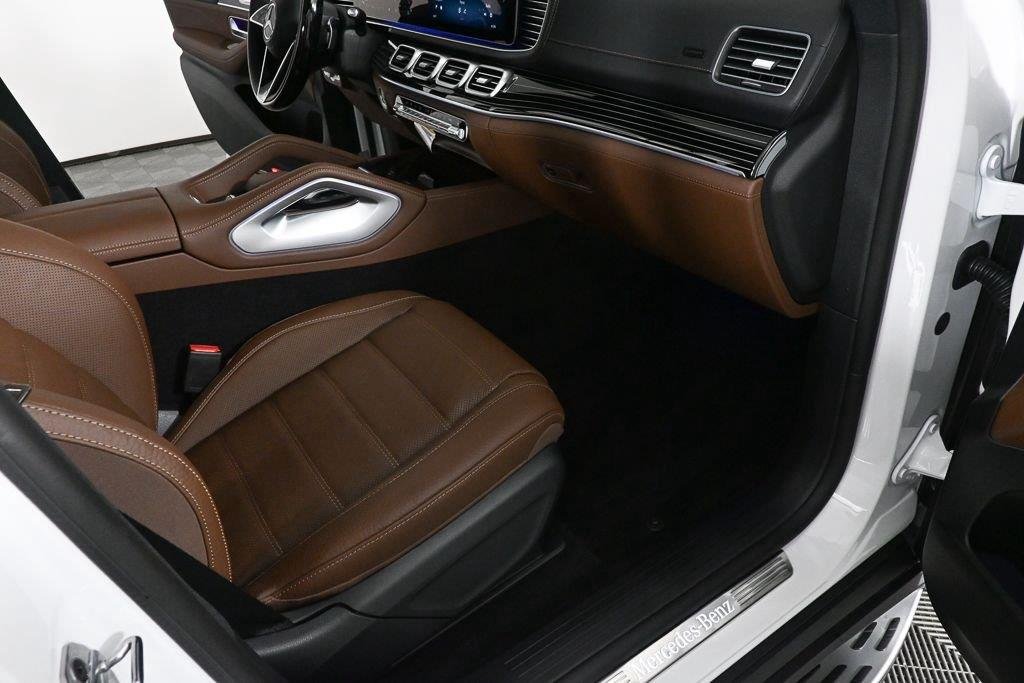 New 2026 MANUFAKTUR Moonlight White Metallic Mercedes-Benz GLS 450 image 23