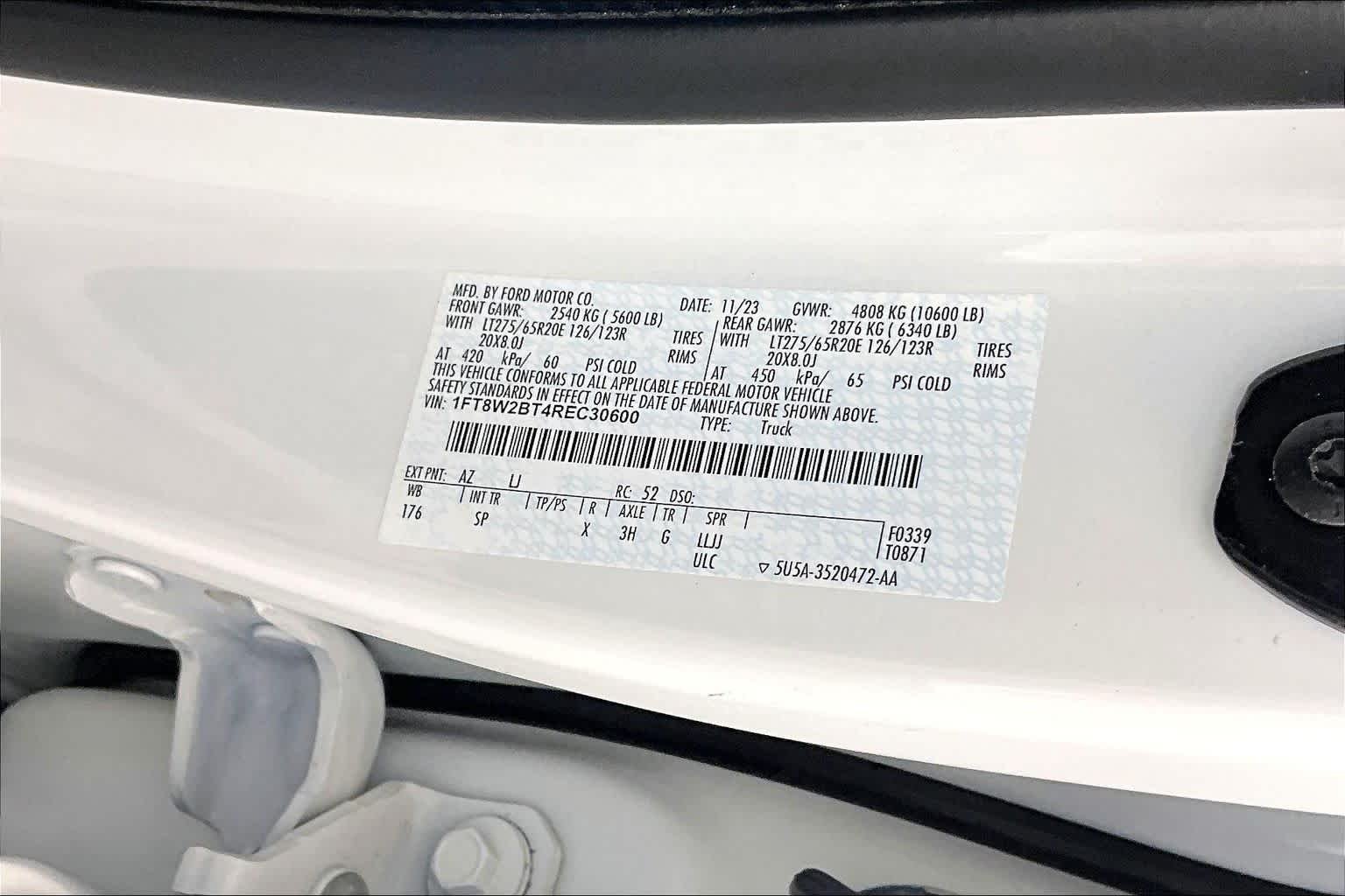 Used 2024 Star White Metallic Tri-Coat/Darkened Bronze Ford King Ranch image 33