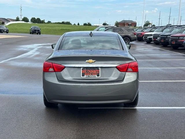Used 2016 Heather Gray Metallic Chevrolet  image 4
