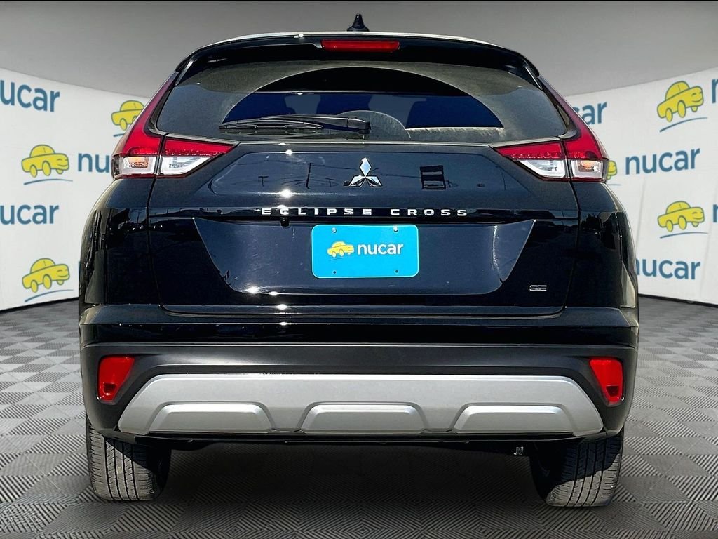 Used 2024 Silver Mitsubishi SE image 5