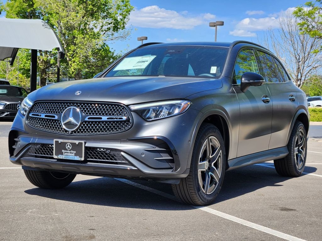 New 2026 MANUFAKTUR Graphite Grey Magno Mercedes-Benz GLC300 4MATIC® image 4