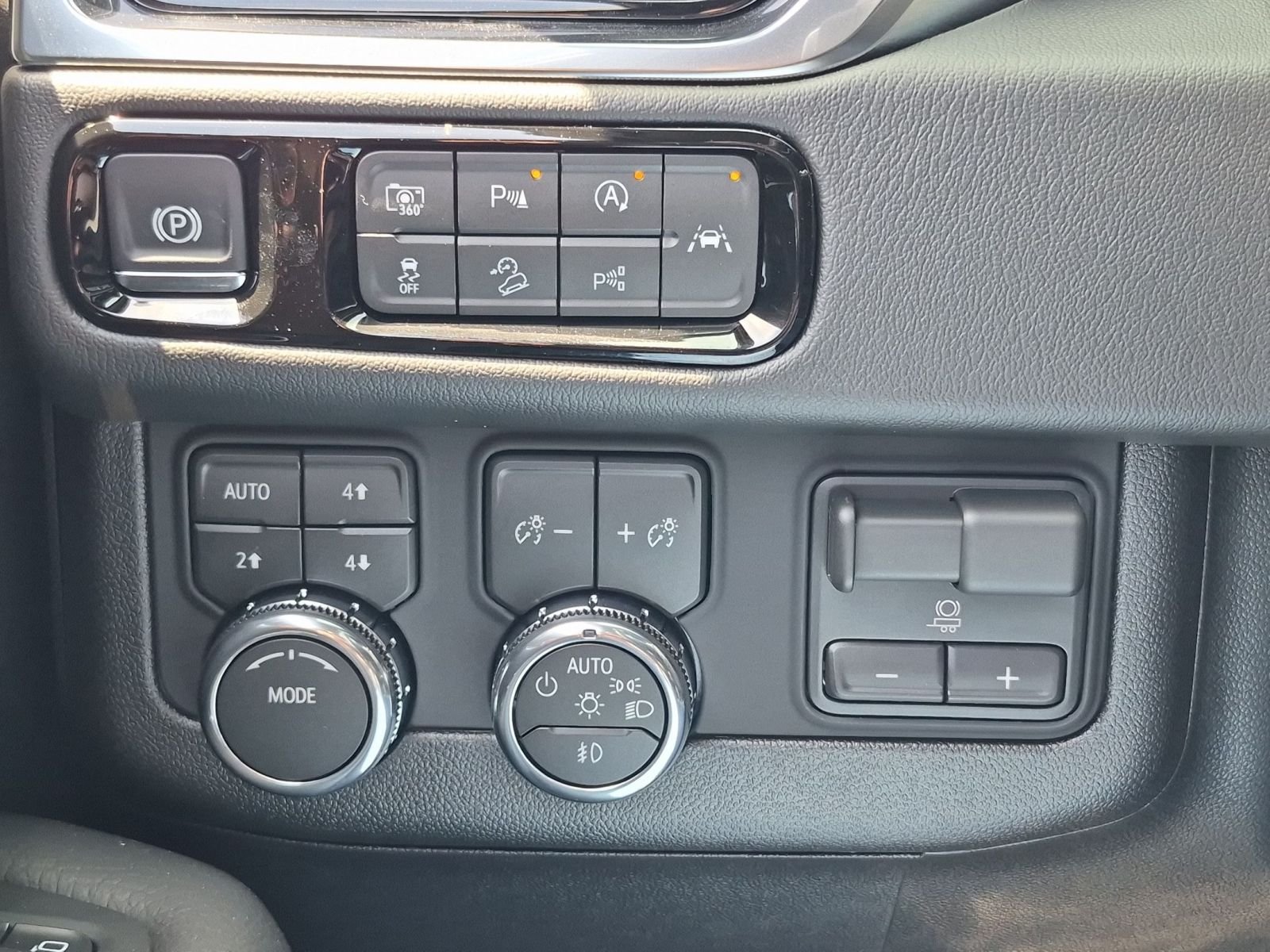 2026 GMC Yukon Denali - Photo 15