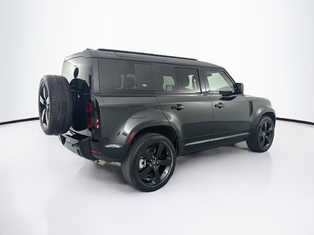 Used 2024 Black Land Rover X-Dynamic SE image 5
