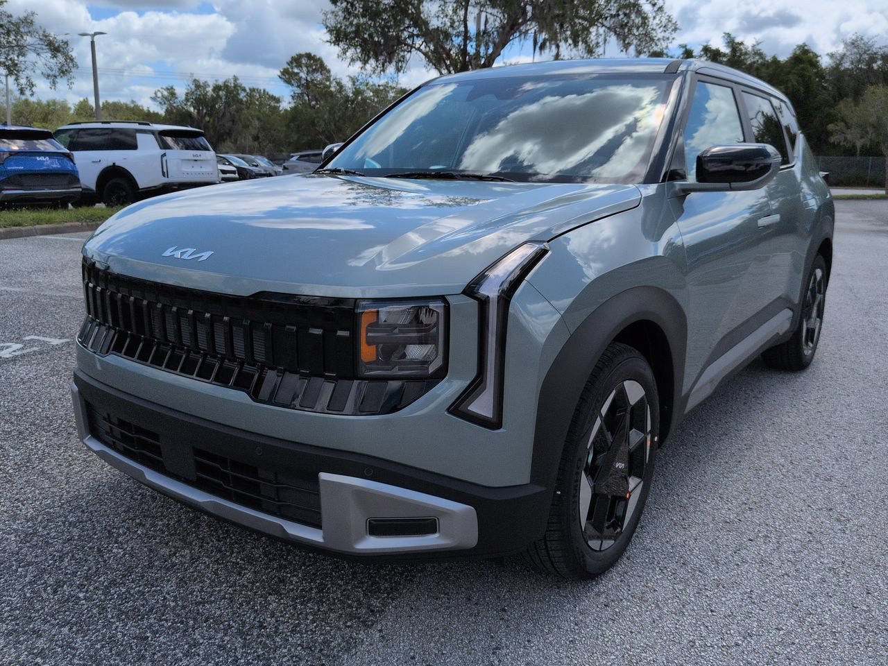 New 2027 Iceberg Green Kia S image 9