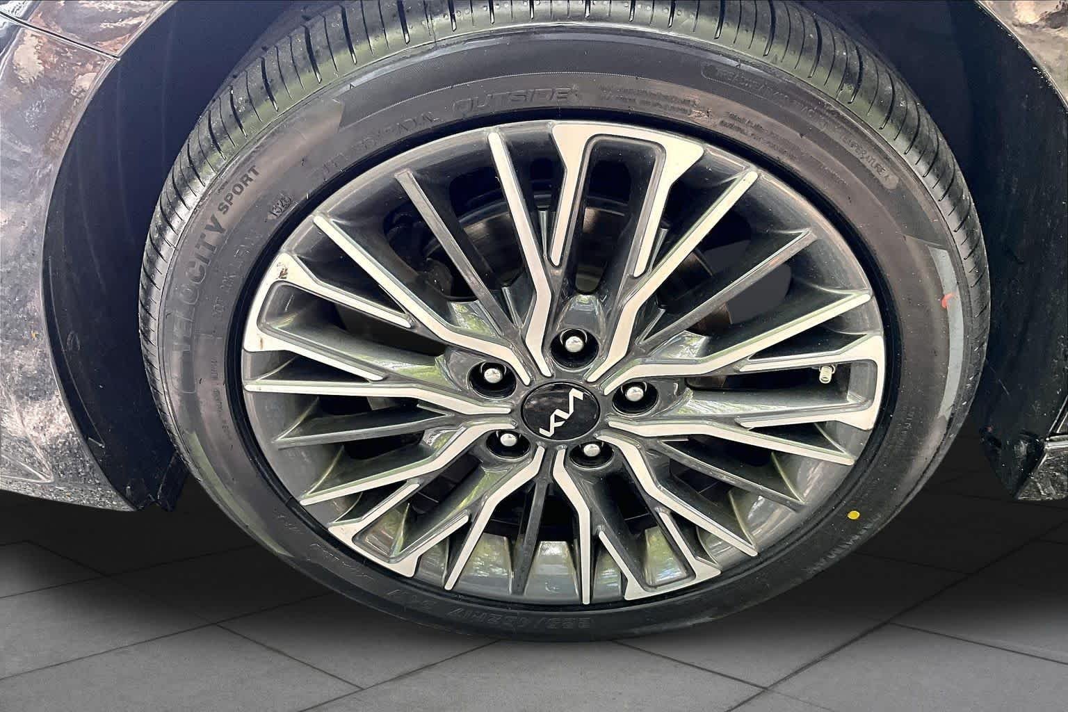 Used 2023 Aurora Black Kia GT-Line image 11