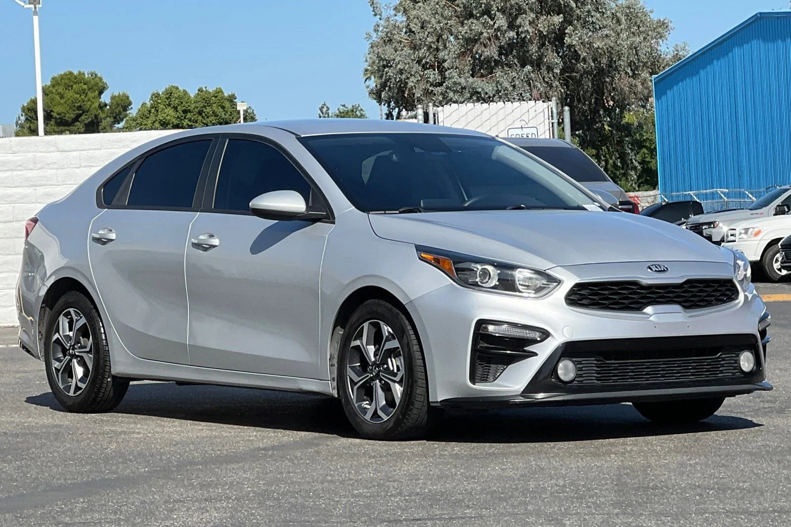 Used 2021 Kia Forte LXS with VIN 3KPF24AD8ME363396 for sale in Fresno, CA