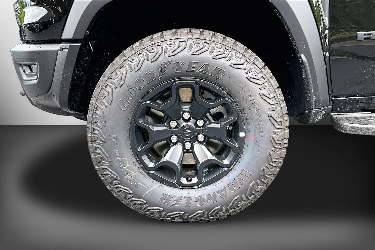 New 2026 Diamond Black Crystal Pearl-Coat Exterior Paint RAM RHO image 28
