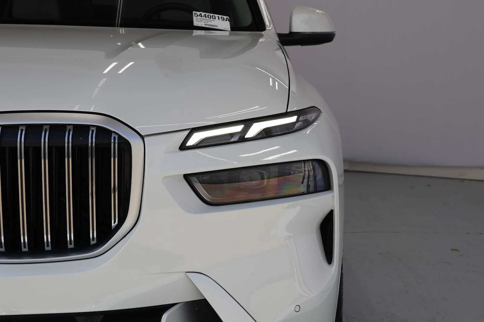 Certified Used 2025 Mineral White Metallic BMW xDrive40i image 5