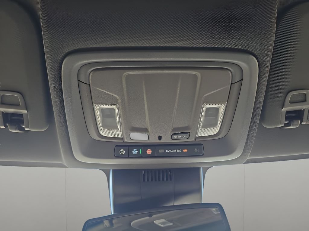 Used 2022  GMC SLT image 10