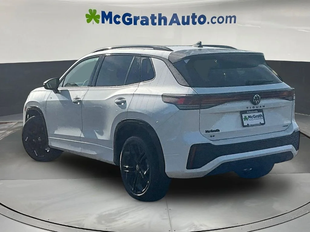 New 2026 White/off-white Volkswagen 2.0T SE R-Line Black image 3