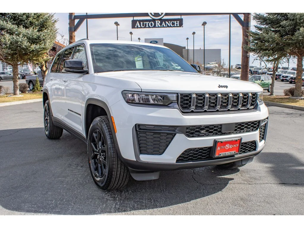 New 2026 Bright White Clearcoat Jeep Laredo Altitude image 2