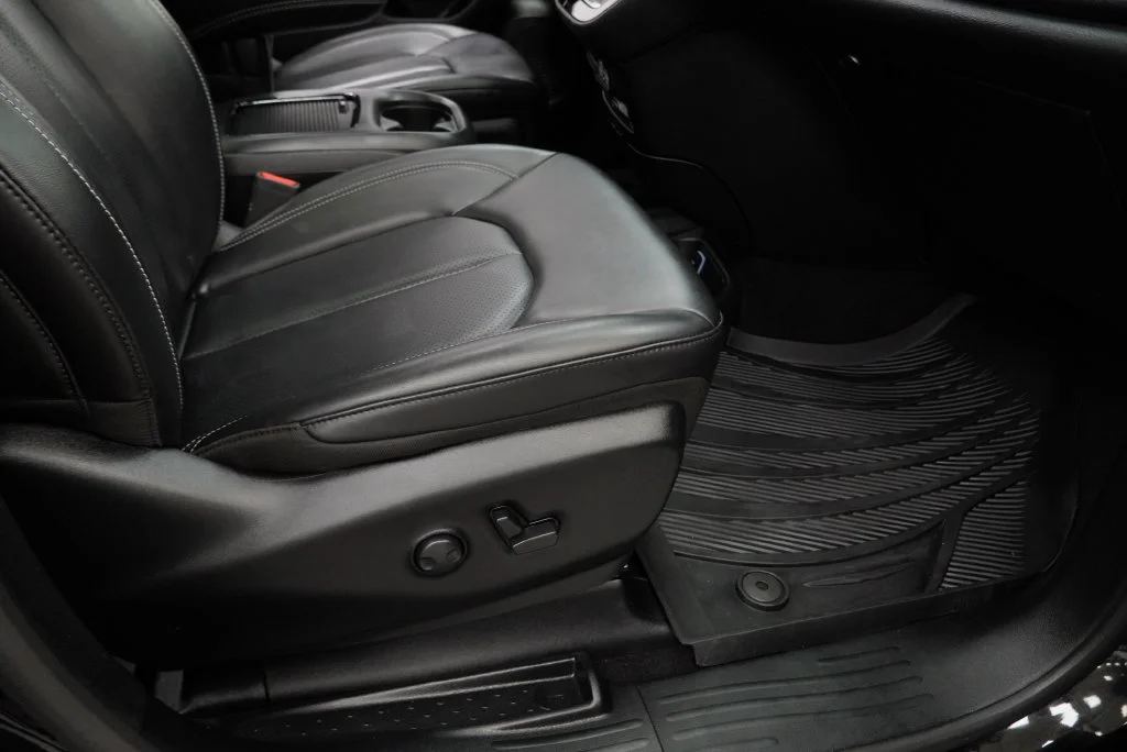 Used 2023 Black Chrysler Touring L image 47