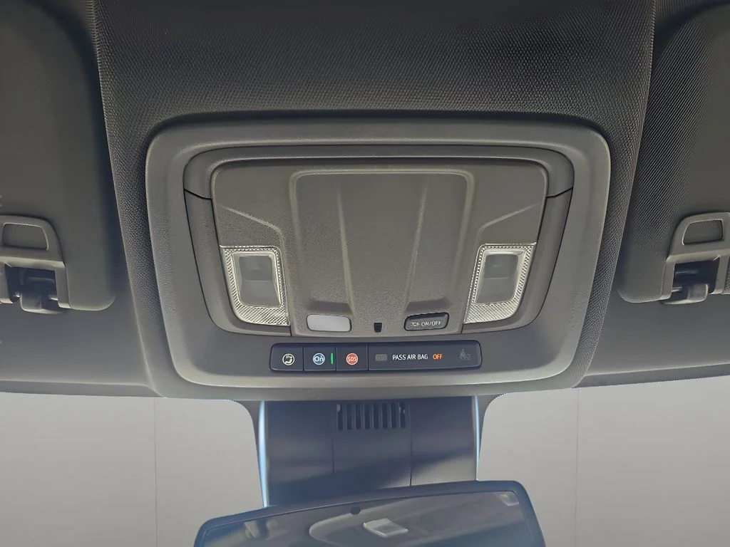 Used 2022  GMC SLT image 10