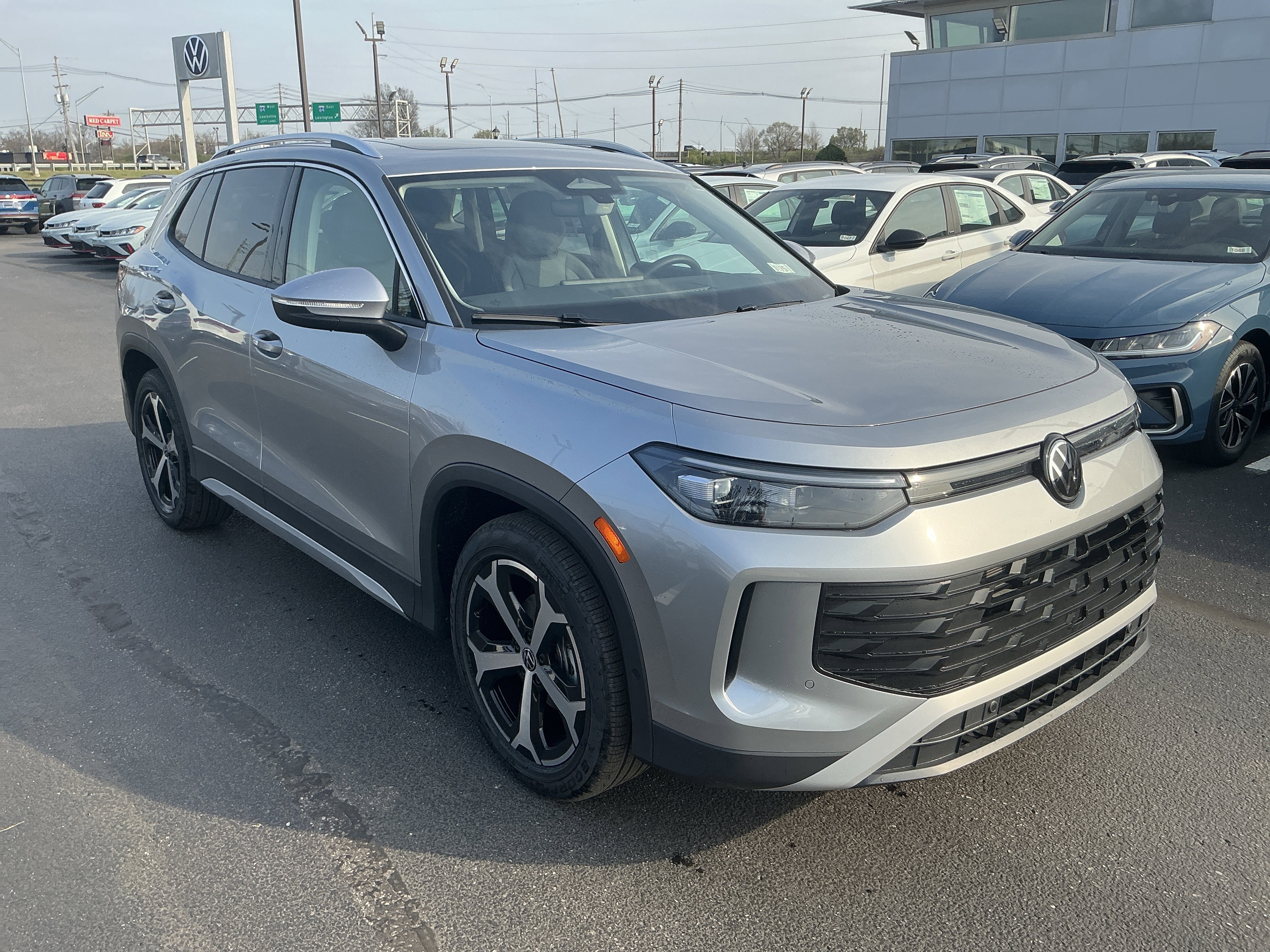 New 2026 Pyrite Silver Metallic Volkswagen SE image 2