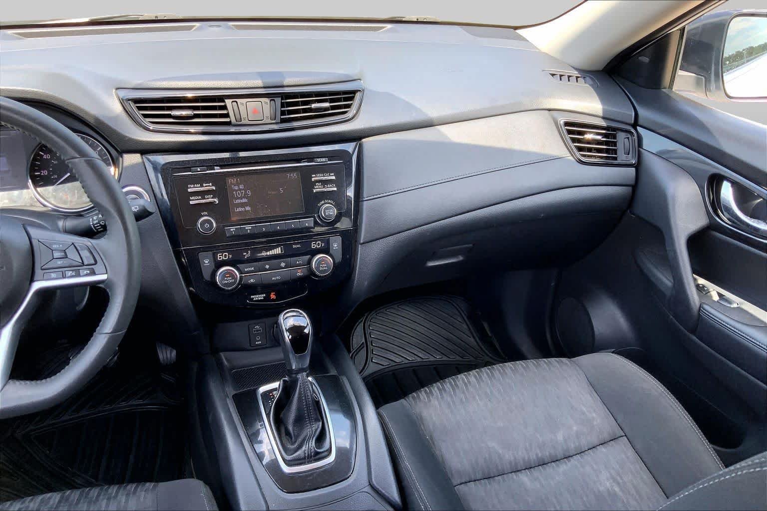 Used 2017 Glacier White Nissan SV image 6