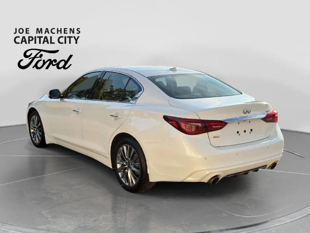 Used 2023 White INFINITI LUXE image 7