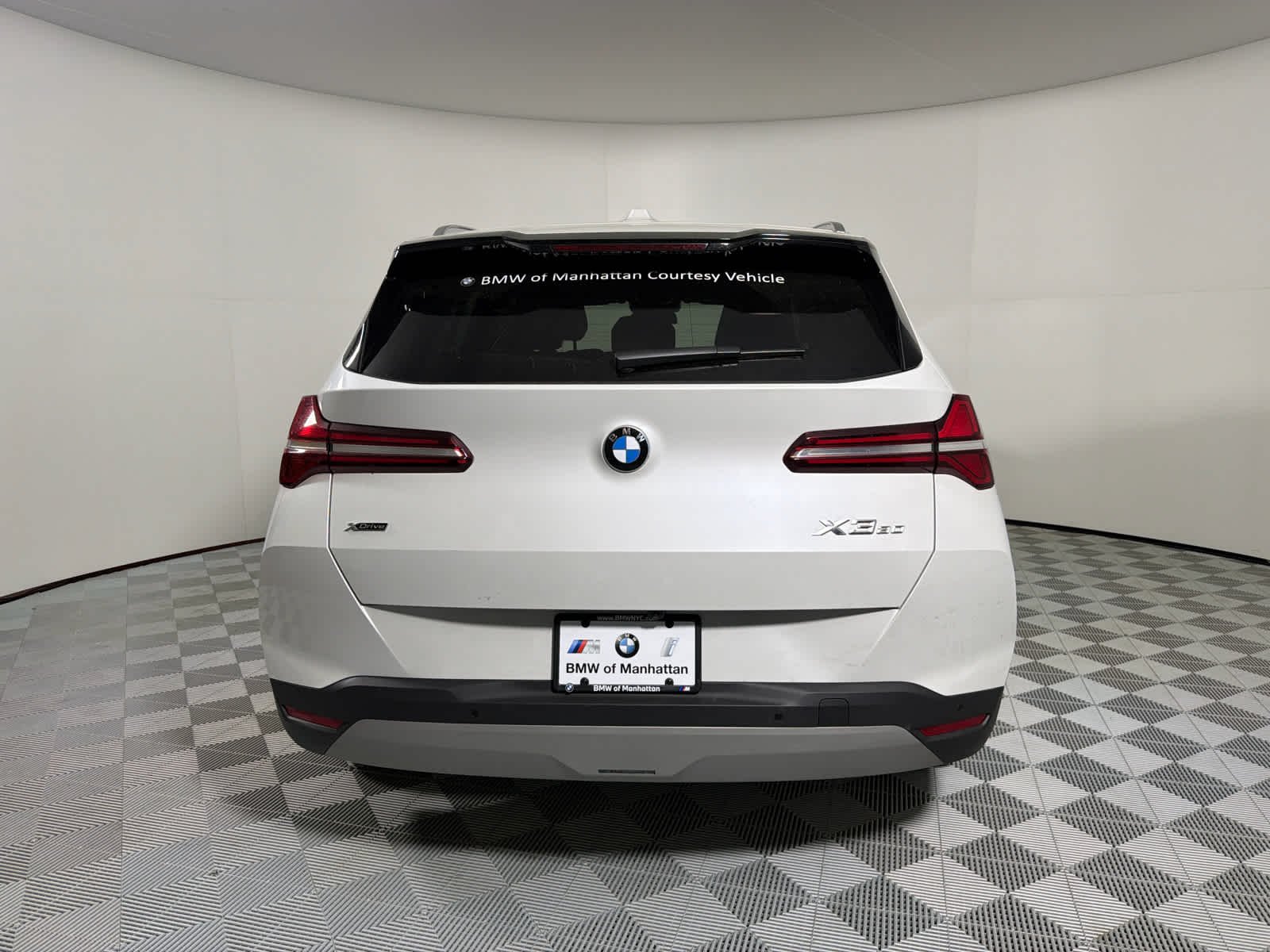 Used 2026 Mineral White Metallic BMW 30 xDrive image 4
