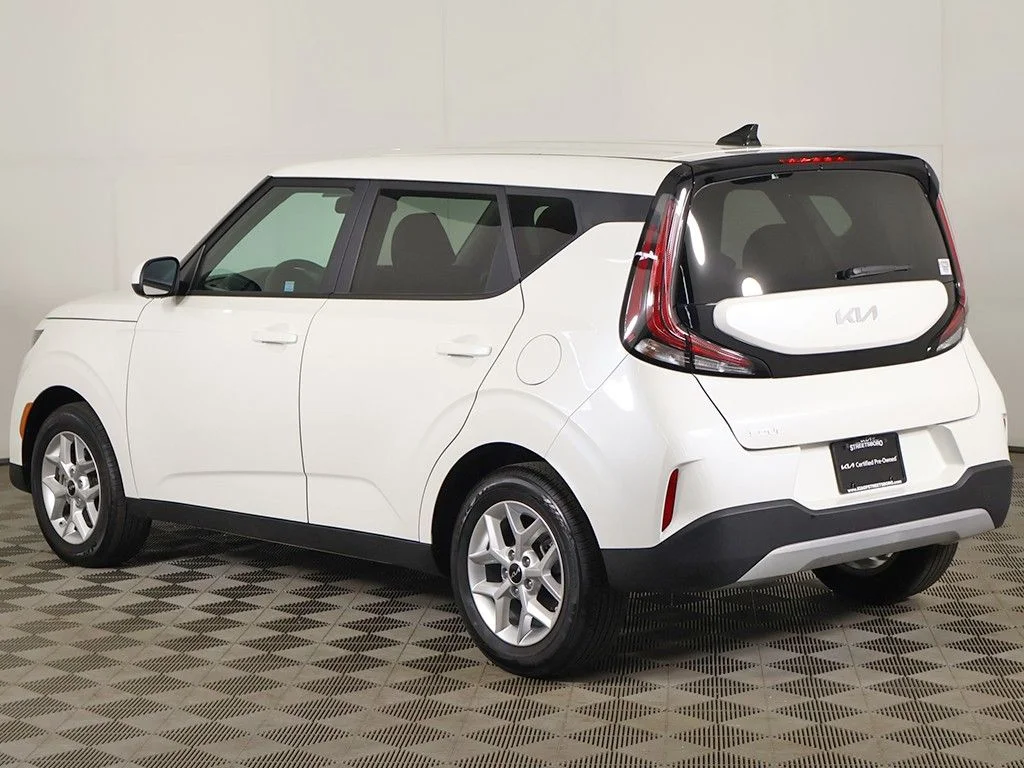 Used 2024 White Kia LX image 8