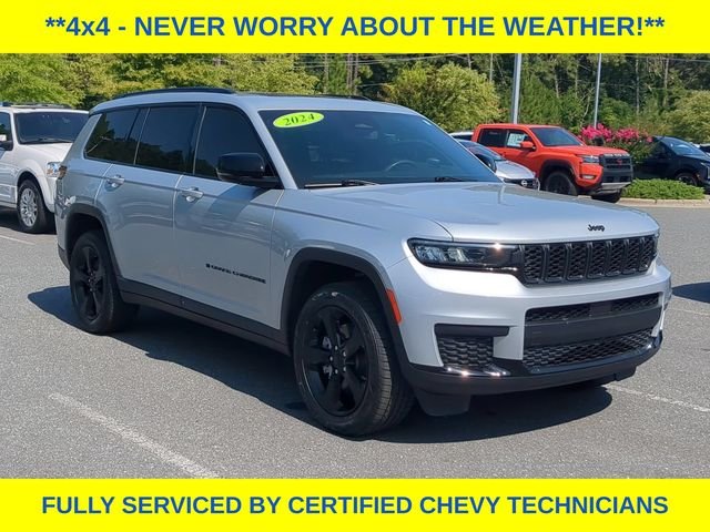 Used 2024 Silver Jeep Altitude X image 3
