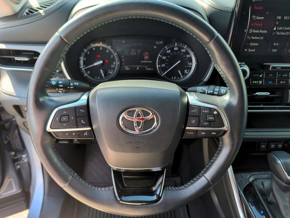 Used 2021 Moon Dust Toyota Platinum image 18
