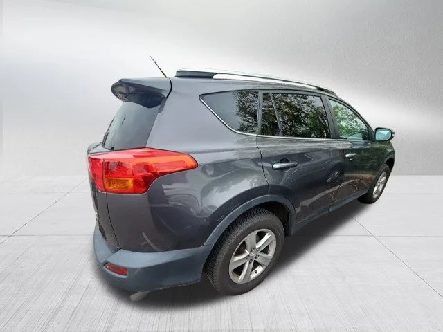 Used 2014 Magnetic Gray Metallic Toyota XLE image 4