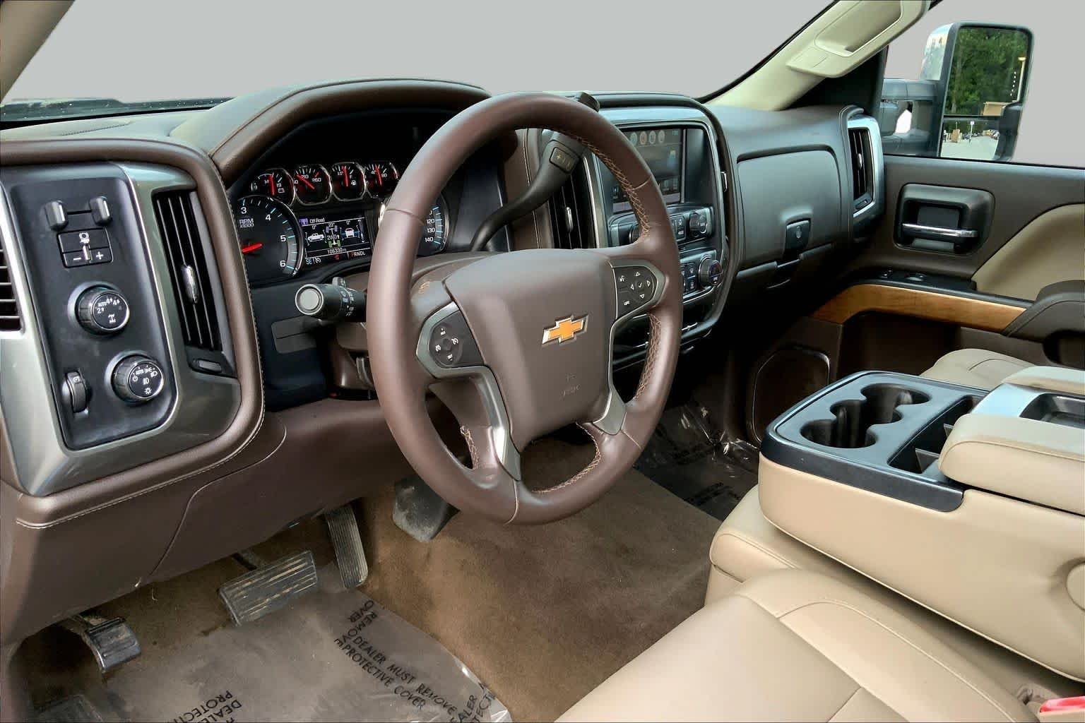 Used 2018 Deep Ocean Blue Metallic Chevrolet LTZ image 15
