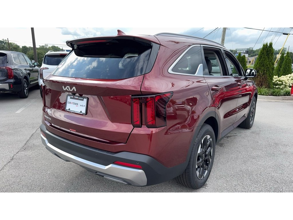 2025 Kia Sorento S photo 2
