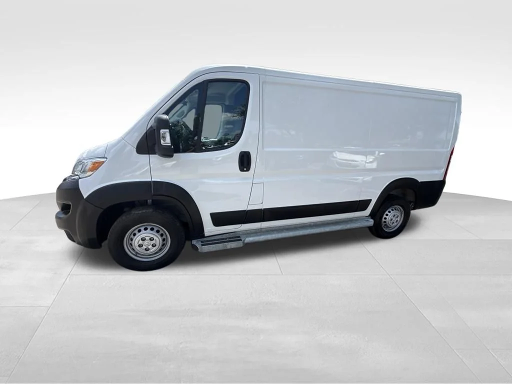 Used 2025 White Ram Base image 2