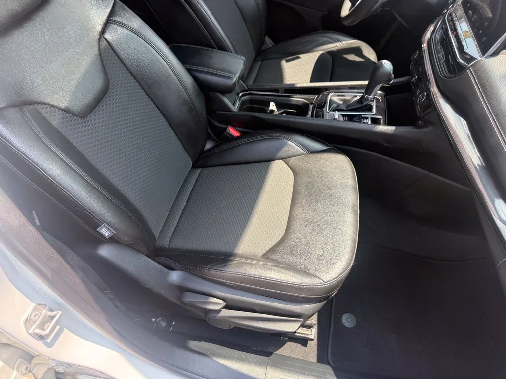 Used 2022 White Jeep Latitude image 54