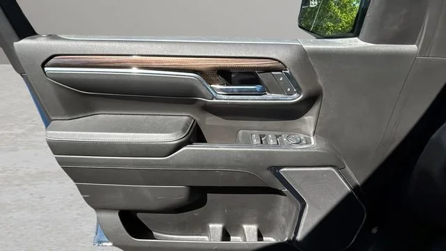Used 2024 Lakeshore Blue Metallic Chevrolet LT (2FL) image 18