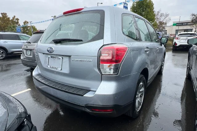 Used 2018 Silver Subaru 2.5i image 7