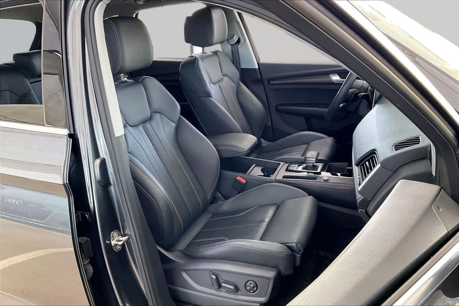 Used 2024 Daytona Gray Pearl Effect Audi S line Premium image 9