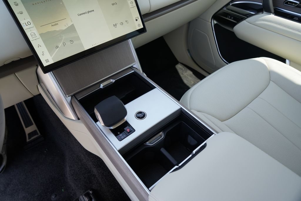 New 2026 Fuji White Land Rover SE image 16