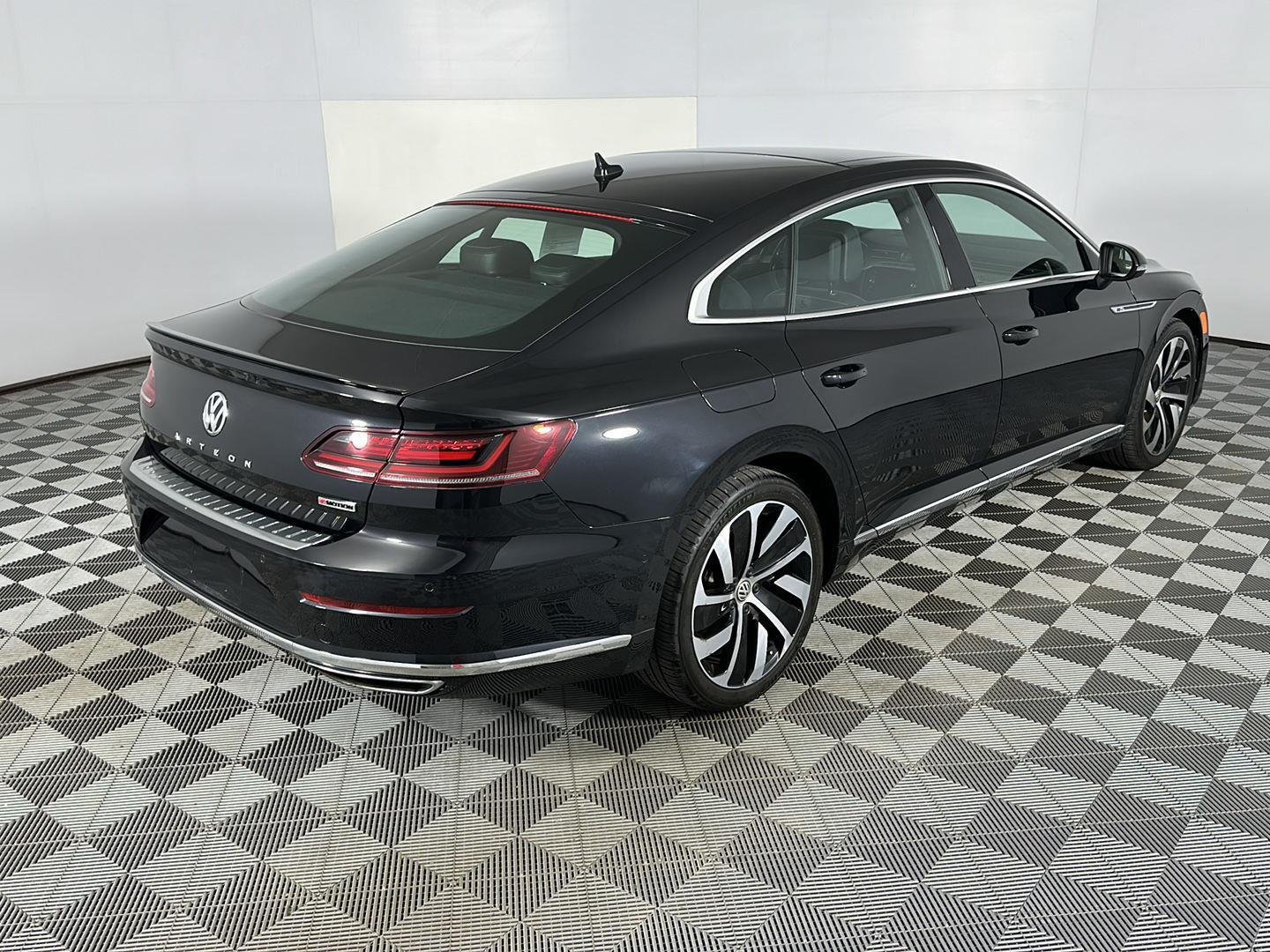 Used 2019 Deep Black Pearl Volkswagen SEL Premium R-Line image 8