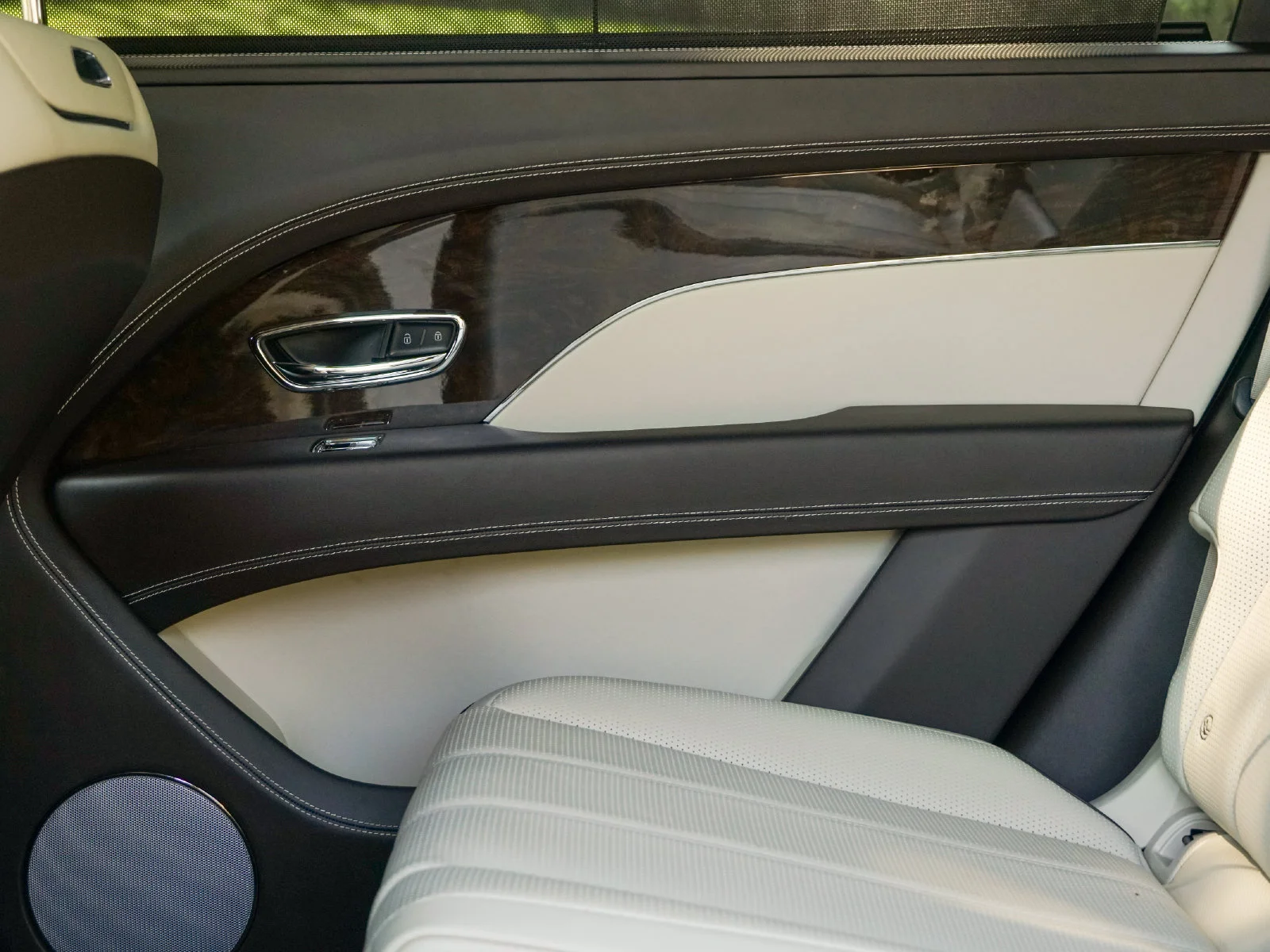 Certified Used 2023 White Sand by Mulliner Bentley  image 21