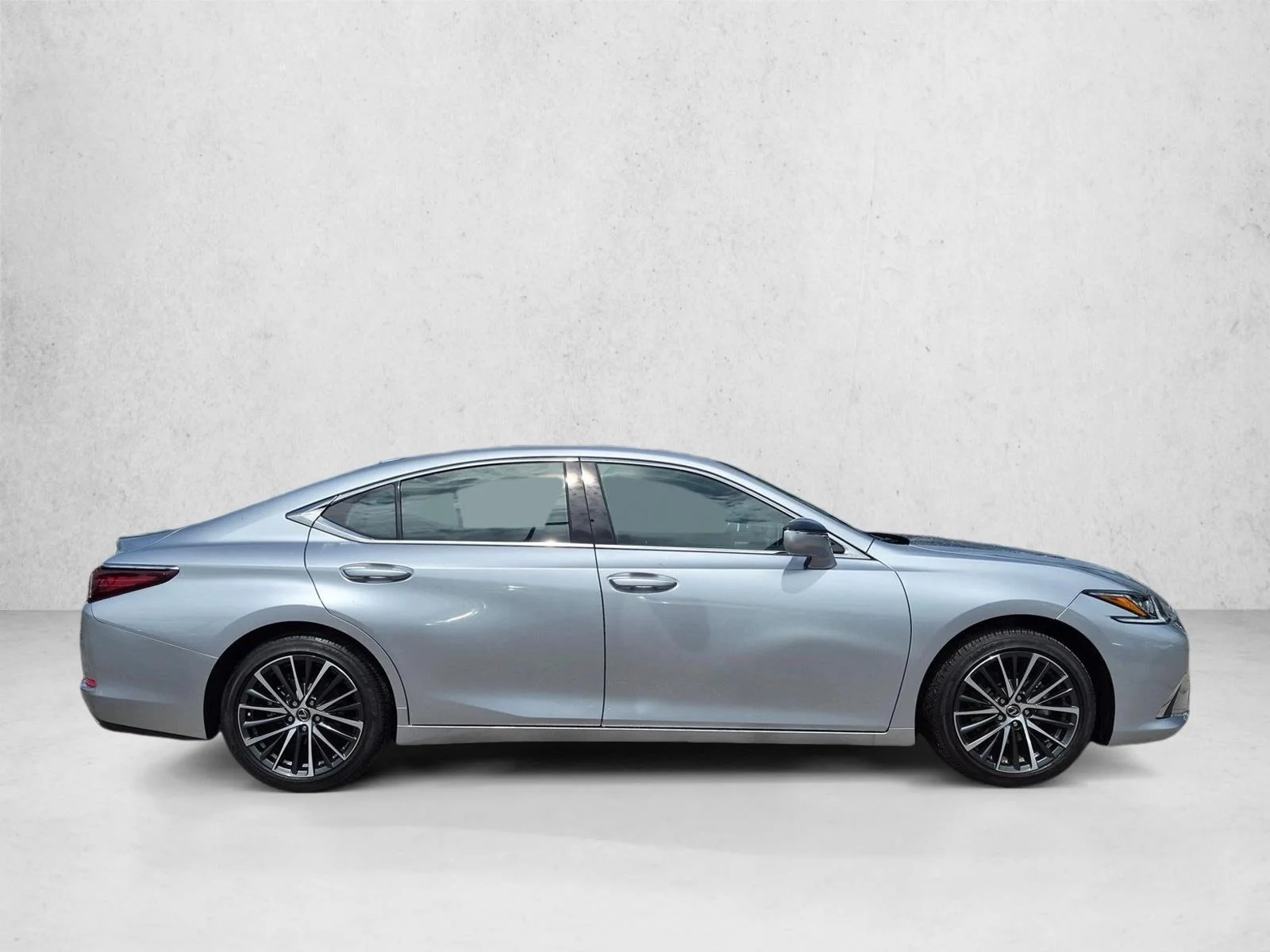 Certified Used 2025 Iridium Lexus  image 4