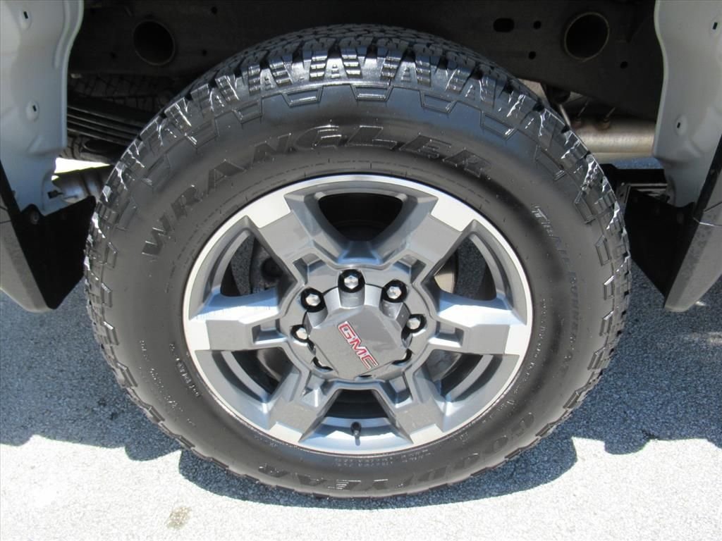 Used 2025 White GMC SLE image 8