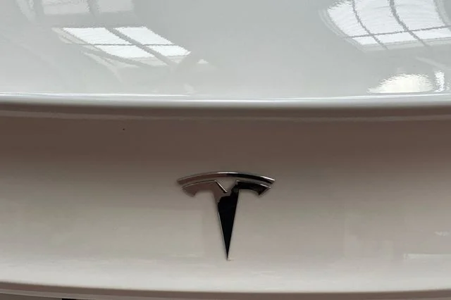 Used 2023  Tesla Base image 35