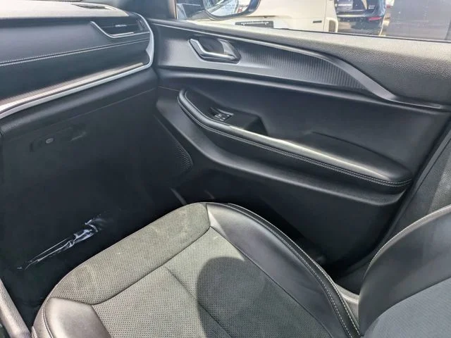 Used 2025 Silver Jeep Altitude image 14