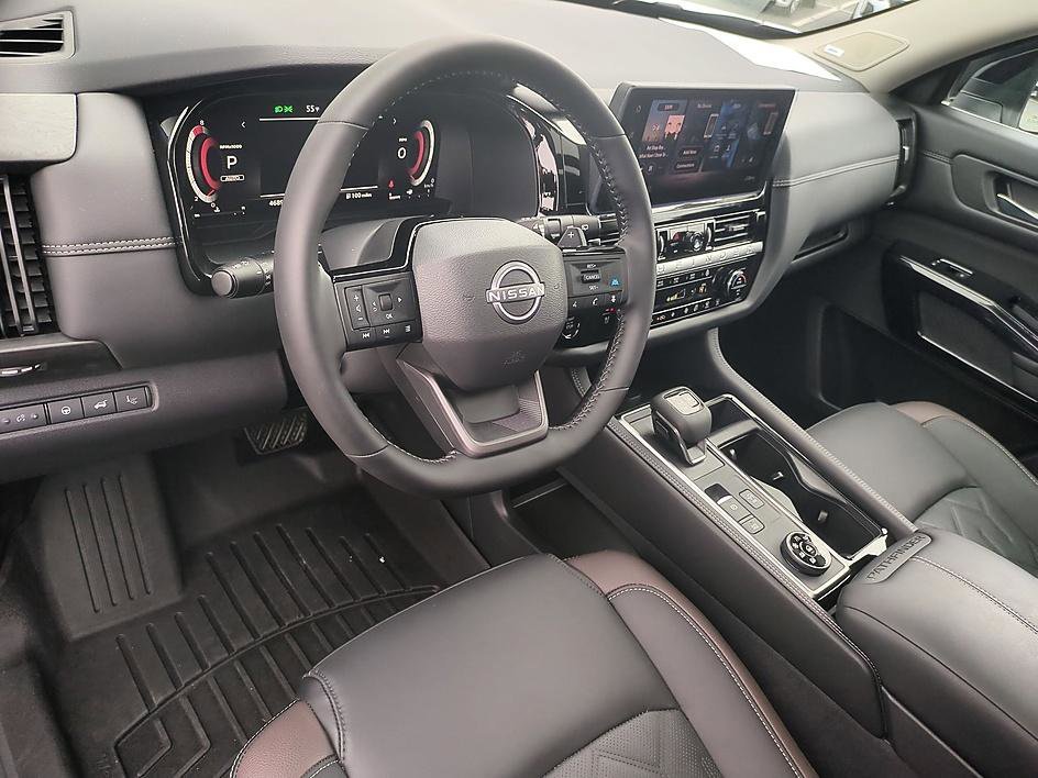 Certified Used 2026 Everest White Pearl Tricoat Nissan Platinum image 14
