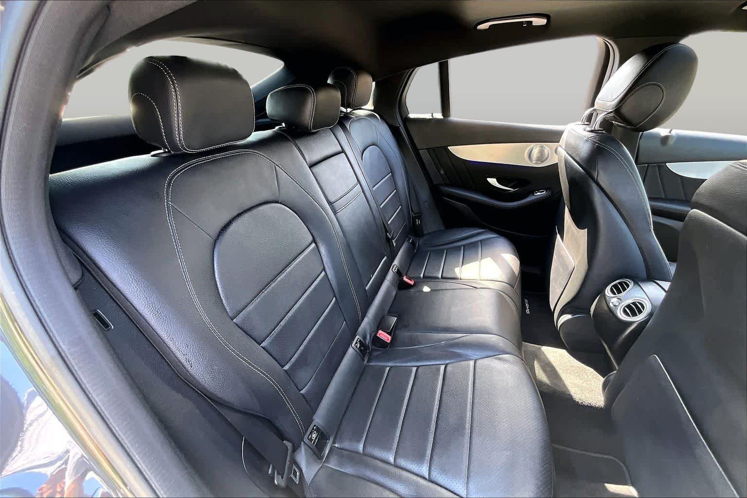 Used 2020 Graphite Grey Metallic Mercedes-Benz GLC 300 image 21