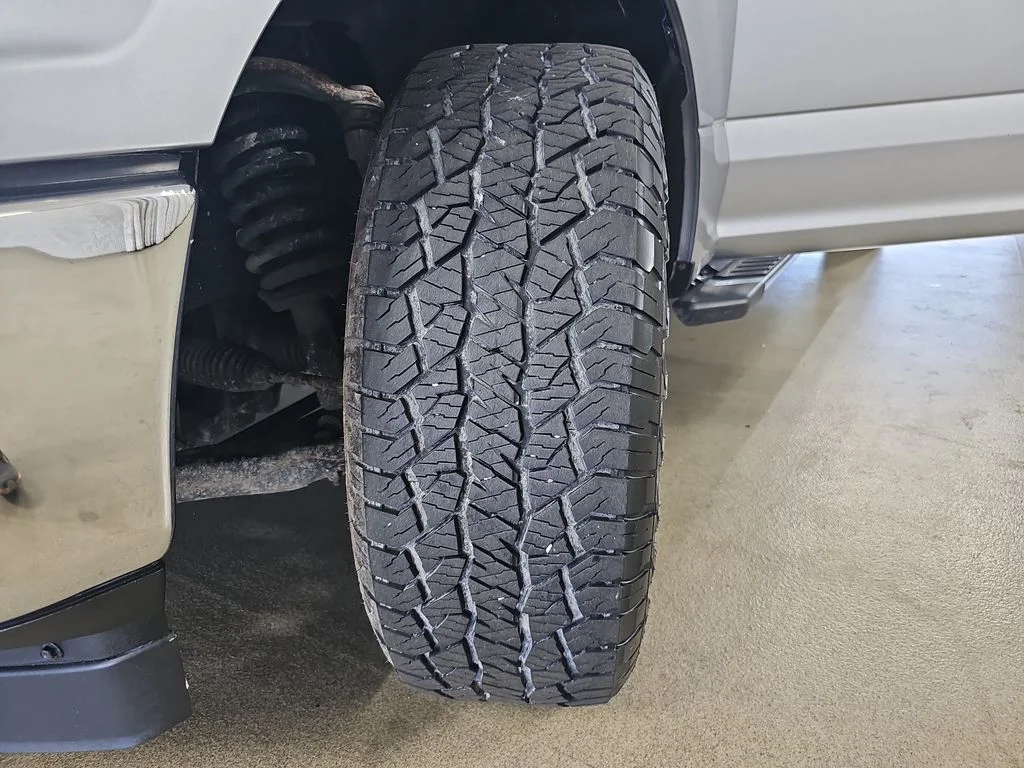 Used 2020 Silver Ford XLT image 36