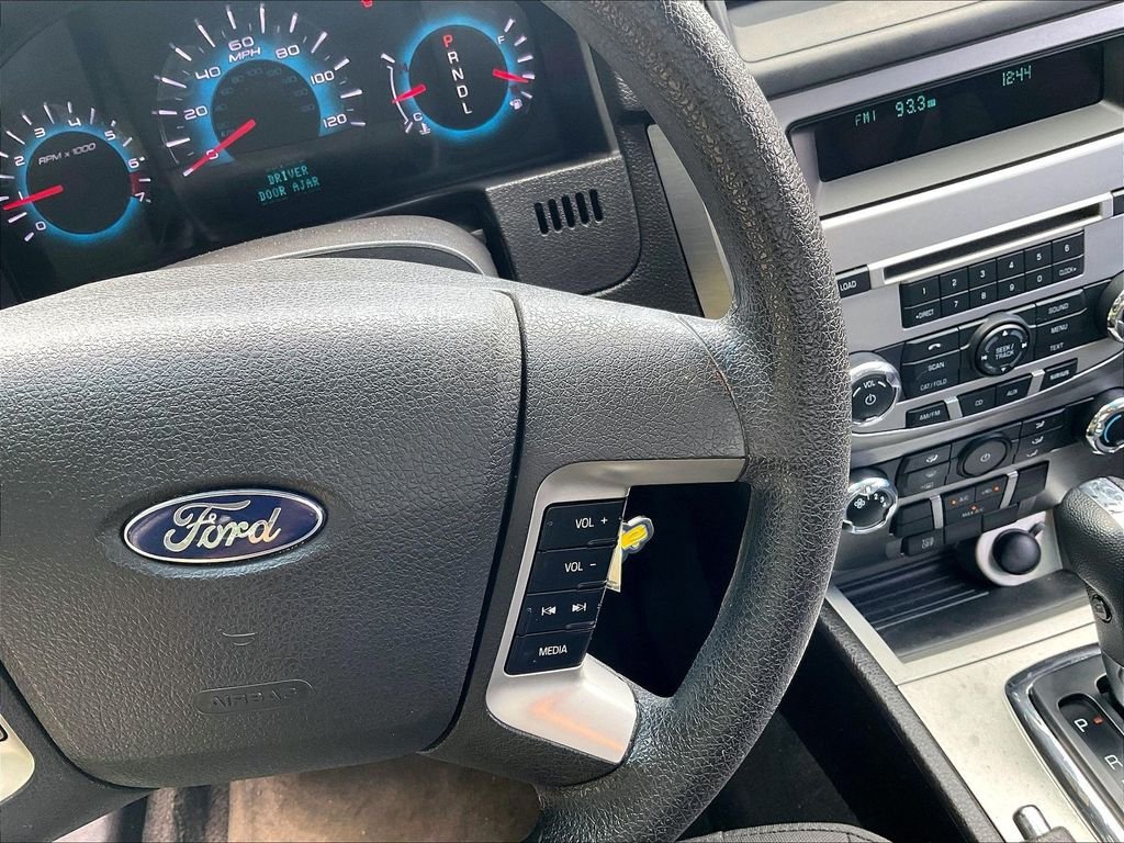 Used 2012 Blue Ford SE image 22