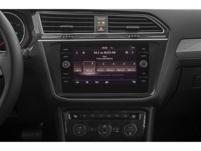 Used 2018 Pure White Volkswagen SE image 13