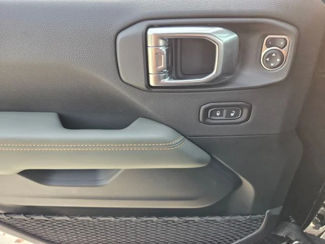 New 2026 Black Clear-Coat Exterior Paint Jeep Mojave image 24