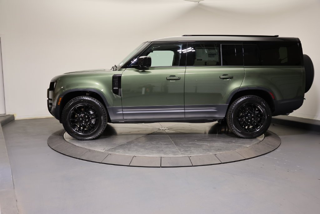 Used 2026 Woolstone Green Metallic Land Rover S image 2